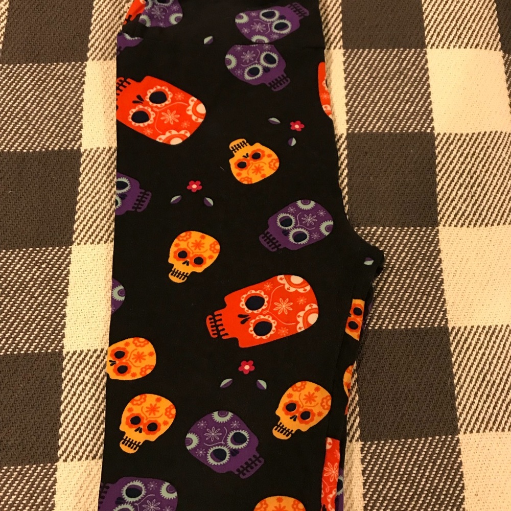 WORN ONCE OS LuLaRoe sugar skull leggings